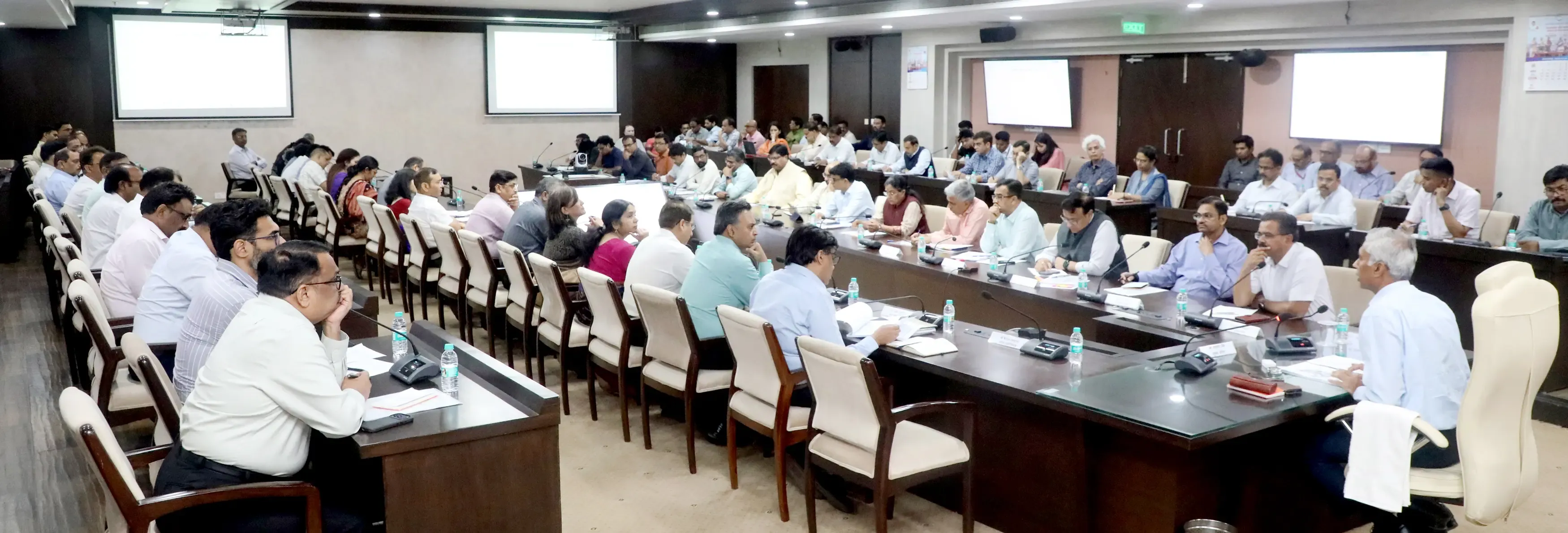 मुख्य सचिव अनुराग जैन ने मध्य प्रदेश के अधिकारियों से कार्य योजना बनाने और लक्ष्य तय करने को कहा