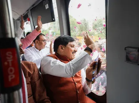 MP के CM मोहन यादव ने काफिला छोड़ ई-बस से किया सफर, जगदीशपुर में कैबिनेट ने UCC-2026 को दी मंजूरी