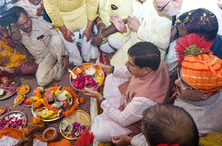 मध्य प्रदेश CM मोहन यादव ने जन्माष्टमी पर बच्चों को खिलाई माखन-मिश्री, मटकी फोड़ कर मनाया उत्सव