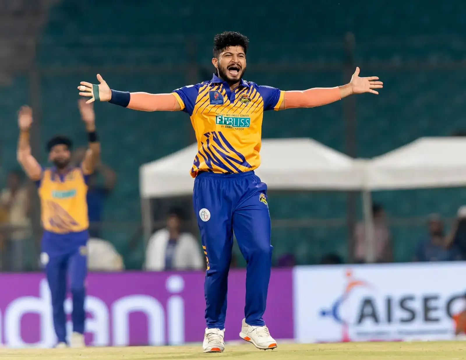 Can Shivang Kumar be the 'superhero of the match' for Bhopal Leopards against Bundelkhand Bulls in the Madhya Pradesh League?