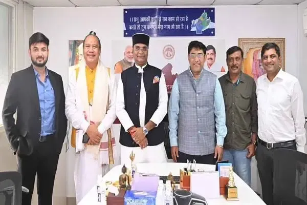 क्या मध्य प्रदेश में पद्मश्री अगुस इंद्रा उदायना ने मंत्री विश्वास कैलाश सारंग से भेंट की?