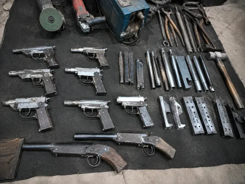 Khargone Police bust illegal arms factory on Rupa river bank, 5 arrested
