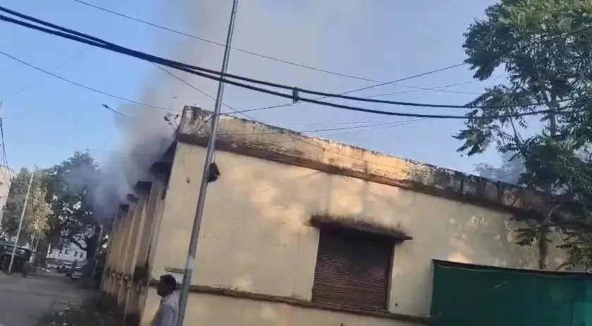 क्या मध्य प्रदेश के राजगढ़ जिला अस्पताल के दवा स्टोर में आग लगने से हडकंप मच गया?