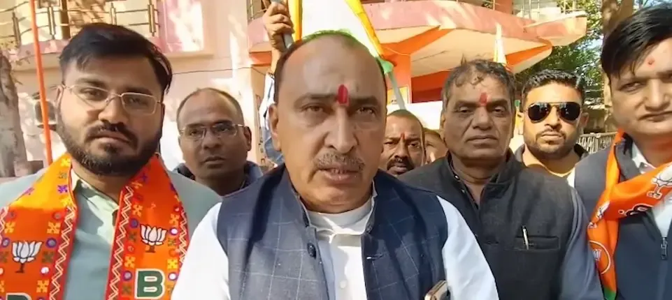 क्या मध्य प्रदेश सरकार ने दो साल पूरे कर लिए? कार्यकर्ताओं ने मिठाई खिलाकर खुशी मनाई!