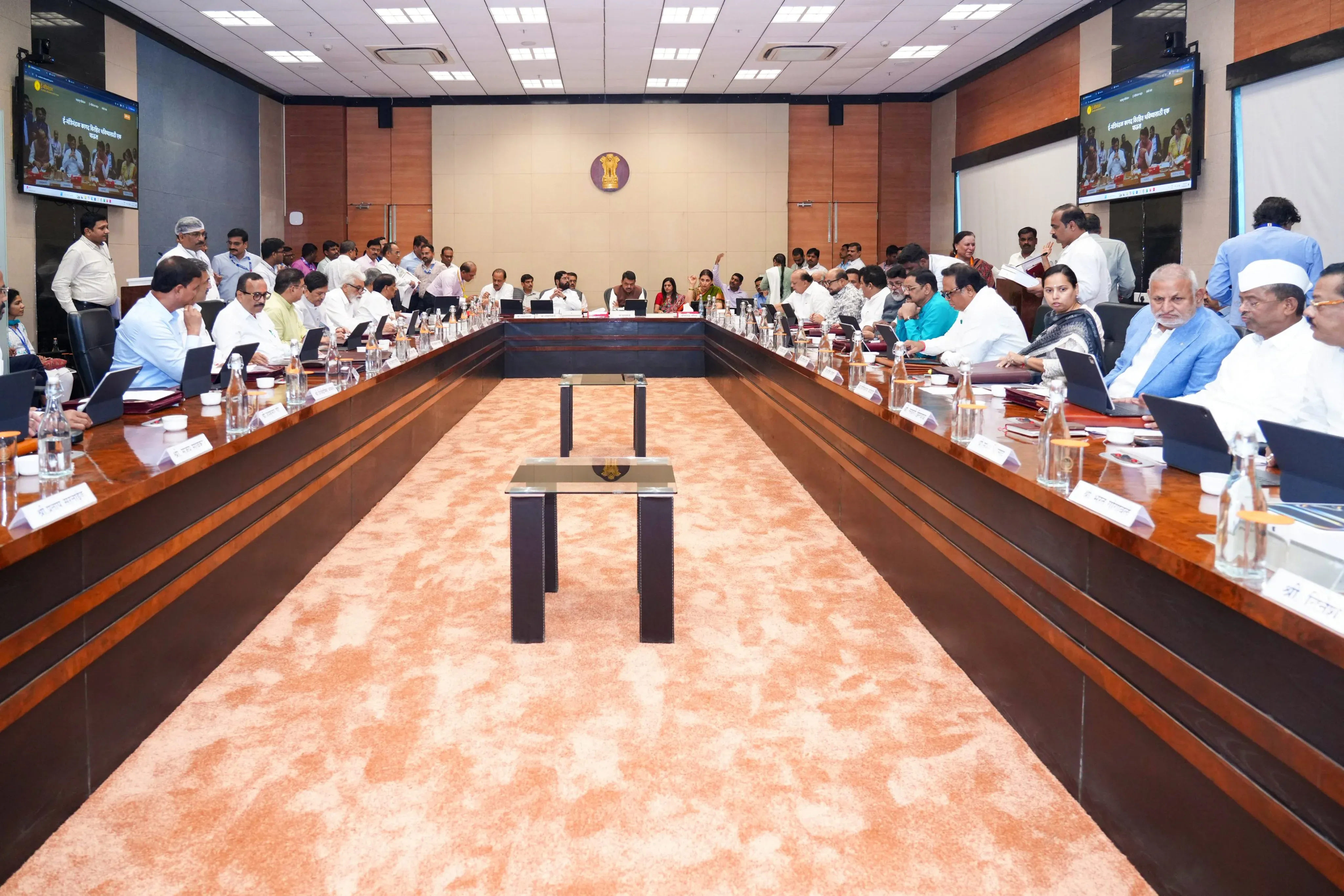 Did the Maha Cabinet Approve a Government Guarantee for a HUDCO Loan of Rs 2,000 Cr?