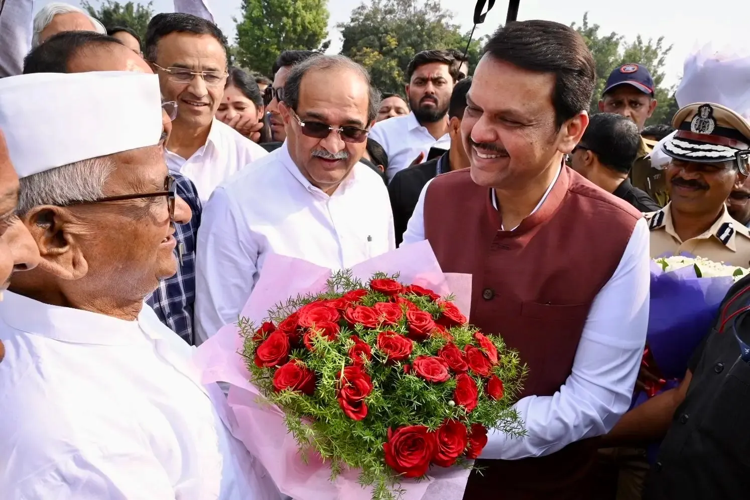 Maharashtra CM Fadnavis Engages with Anna Hazare, Receives Invitation to Ralegan Siddhi