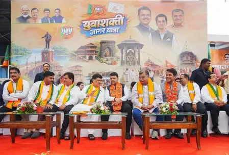 Maharashtra CM Accuses Congress of Deceiving Women, Calls Them 'Serial Liars'