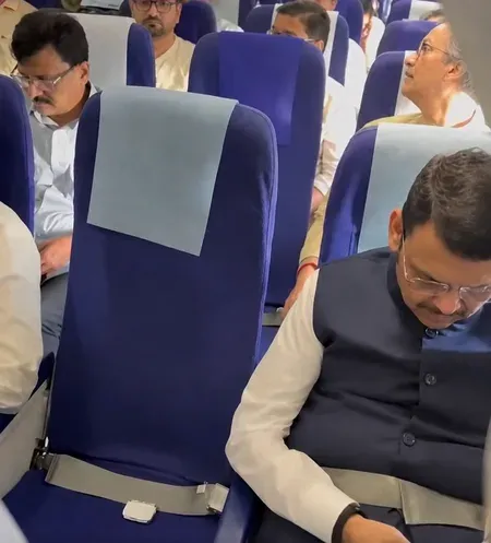Fadnavis, Uddhav Thackeray share Mumbai-Nagpur flight amid Maharashtra political churn