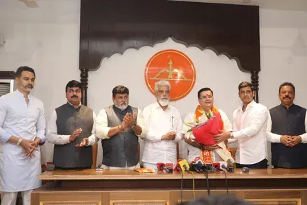Anand Paranjpe rejoins Shiv Sena after 14 years, blow to NCP (Ajit Pawar)
