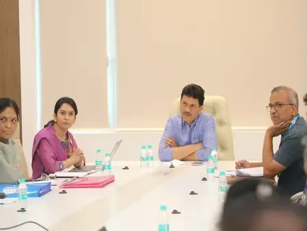 Maharashtra's Health Minister Urges Insurers to Focus on Patient-Centric Services