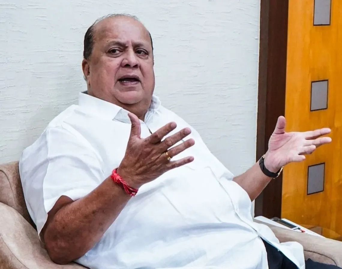 How is the Maharashtra government addressing the issue of bogus doctors?