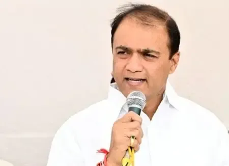 Is the Maha government working towards effective cluster-based development through MHADA?