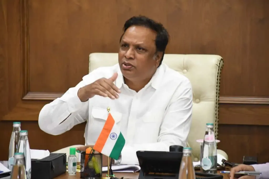 How is the Maha government planning to conserve temples, state-protected forts, and stepwells?