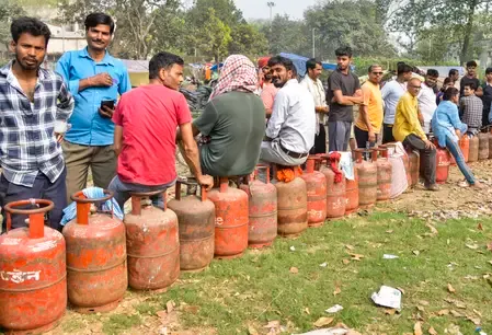 Maharashtra Government Implements Control Rooms for LPG Supply Assurance