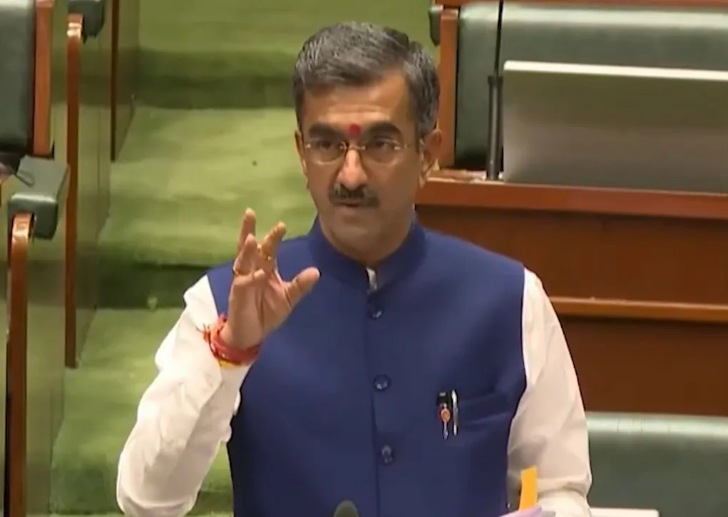 Did Maha Minister and Shiv Sena (UBT) MLC Really Engage in a Heated Verbal Exchange?