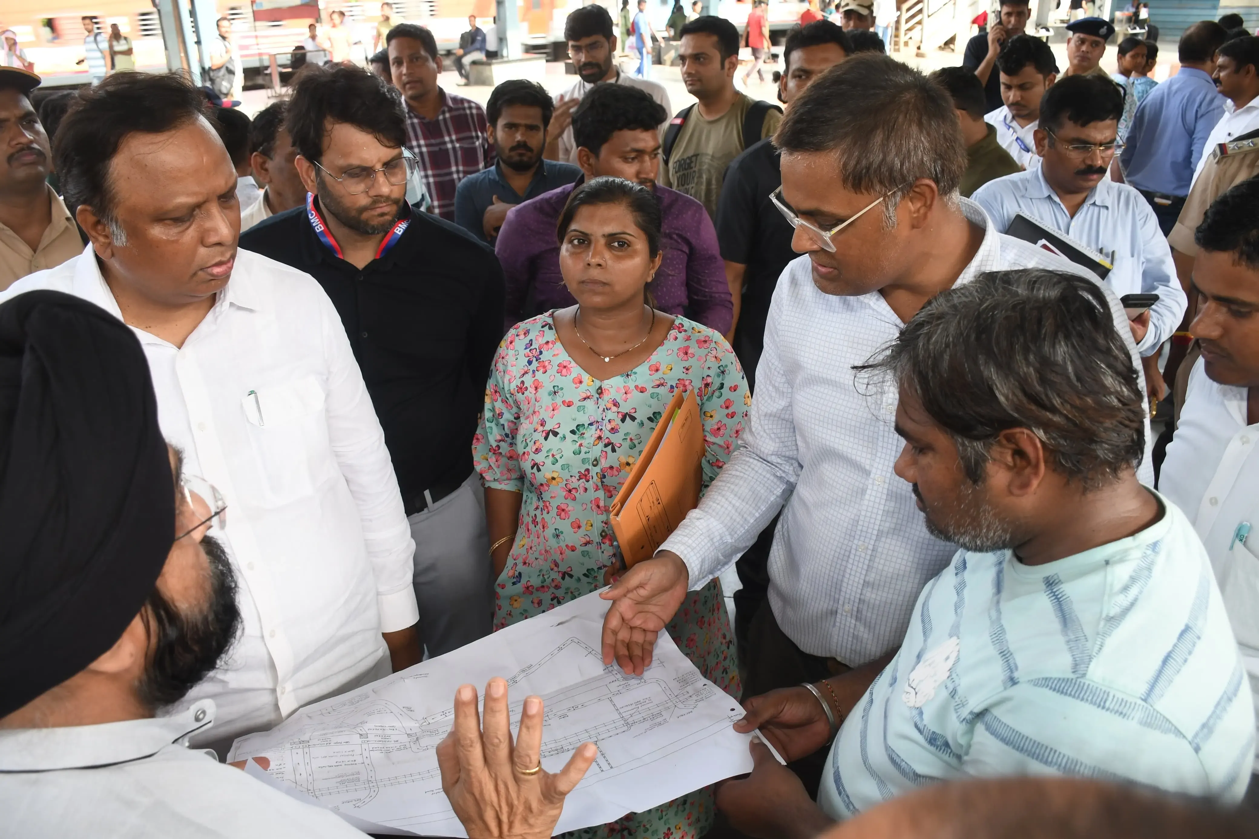 How is the Maha Minister ensuring monsoon preparedness?