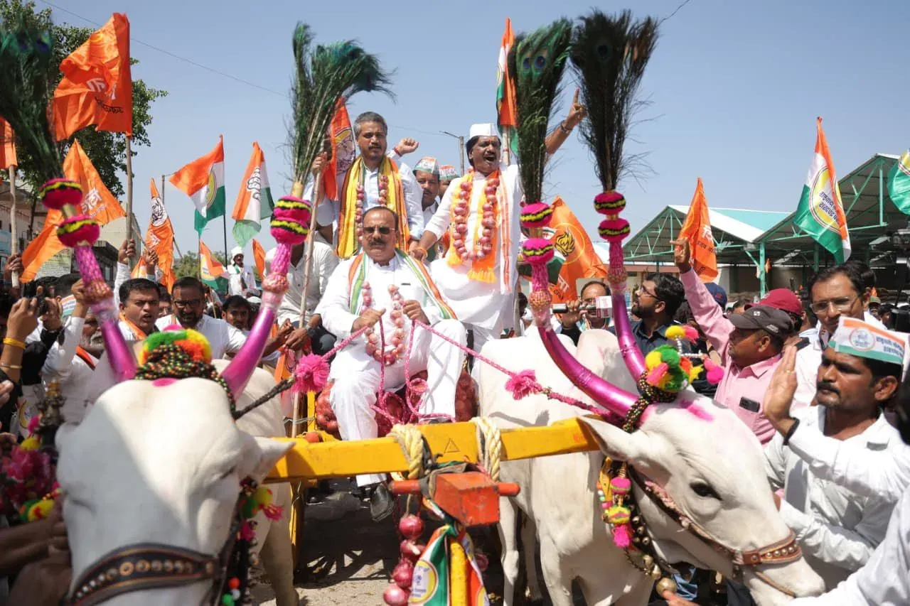 MVA protests in Nashik over onion prices, demands ₹3,000 MSP per quintal