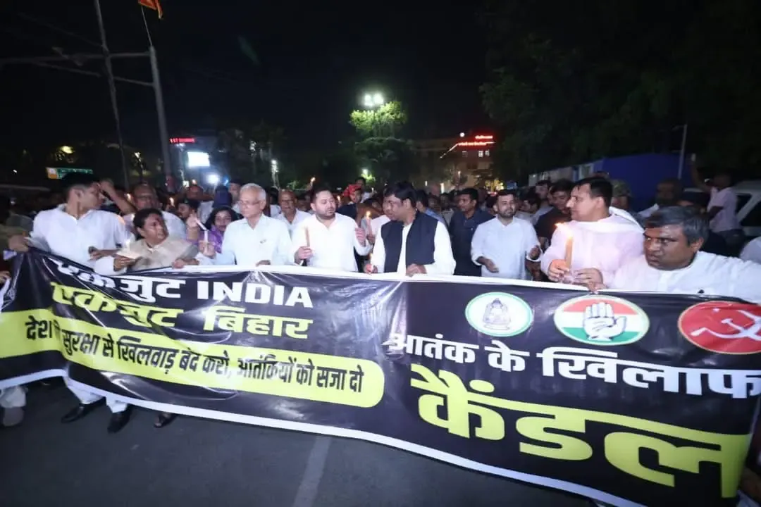 Mahagathbandhan Holds Candlelight Vigil in Patna to Denounce Pahalgam Attack