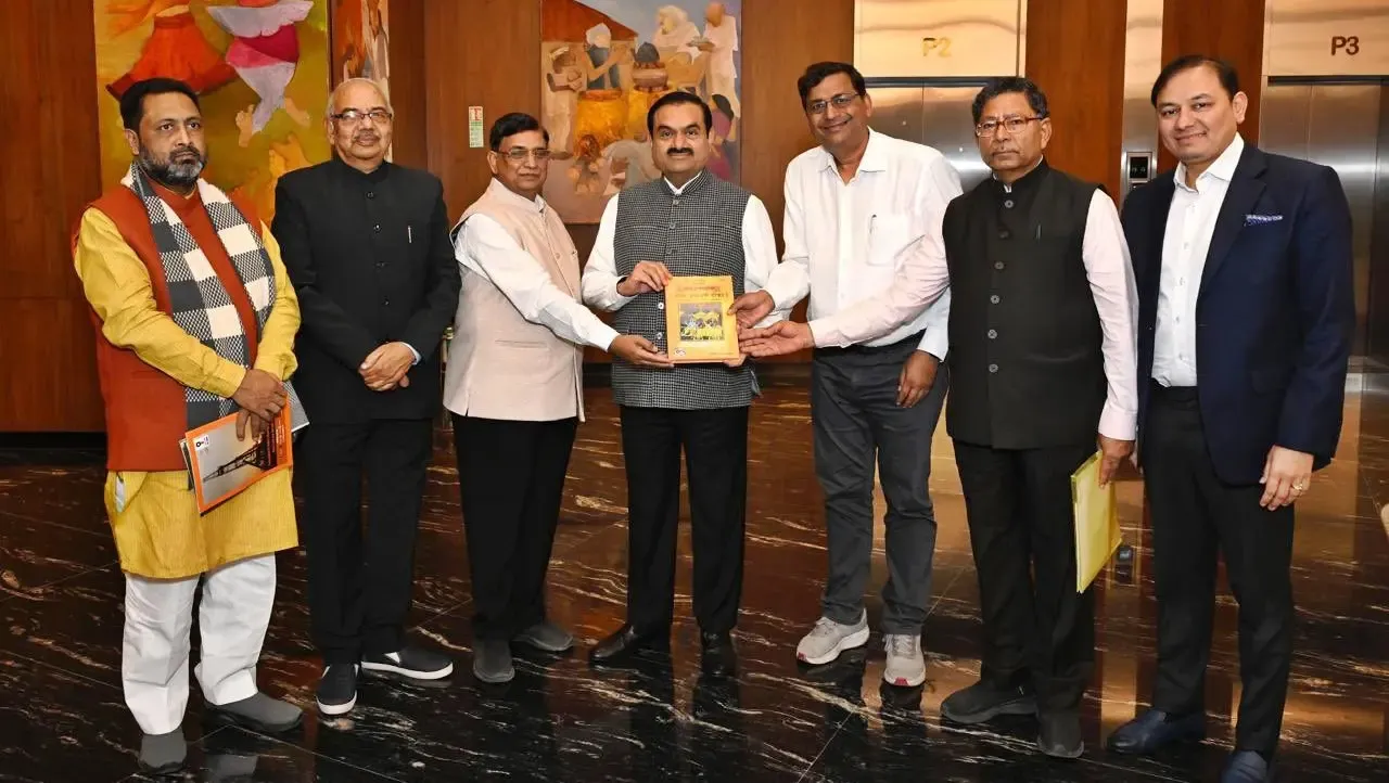 Mahakumbh: Adani Group Collaborates with Gita Press to Distribute 1 Crore Copies of 'Aarti Sangrah' to Pilgrims