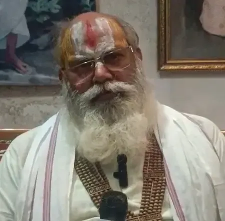 महंत स्वामी नारायण दास ने रामलीला में पूनम पांडे को ‘मंदोदरी’ के रोल दिए जाने पर जताई आपत्ति