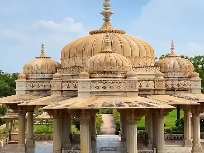 महारानी की छतरियां: राजपूत वंश की महिलाओं के प्रति एक विशेष श्रद्धांजलि