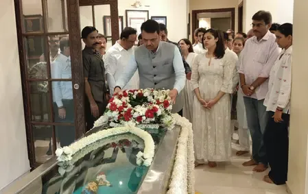 महाराष्ट्र: आशा भोसले के अंतिम दर्शन को उनके घर पहुंचे सीएम फडणवीस, श्रद्धांजलि अर्पित की