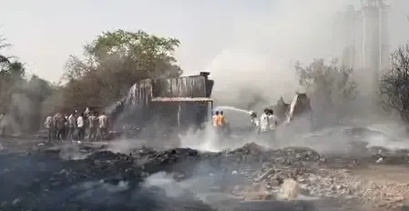 महाराष्ट्र: भिवंडी के कोन गांव में भीषण आग, दो स्क्रैप गोदाम जलकर राख 