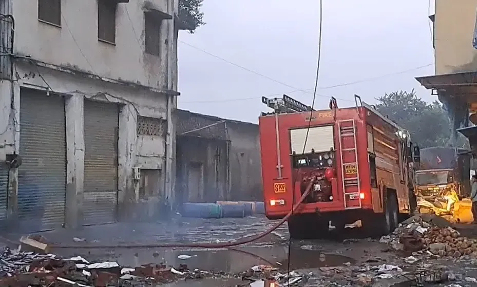 क्या भिवंडी में महावीर सिंथेटिक कंपनी में भीषण आग लग गई?