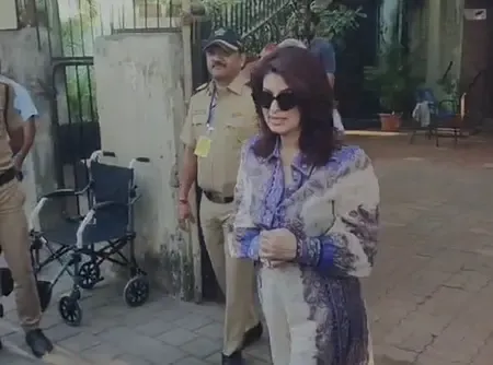 महाराष्ट्र बीएमसी चुनाव: नाना पाटेकर, सान्या मल्होत्रा और ट्विंकल खन्ना ने डाला वोट