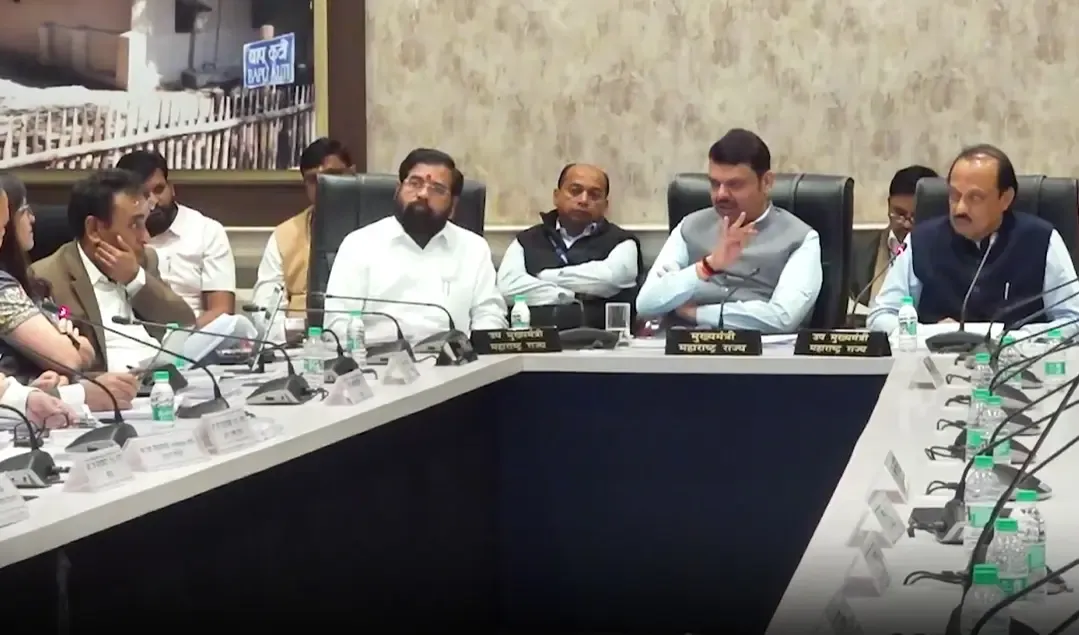 क्या सीएम फडणवीस ने पीएमआरडीए बैठक में नदी सफाई और मेट्रो लाइन-3 को गति दी?