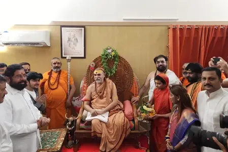 उपमुख्यमंत्री एकनाथ शिंदे ने बोरीवली में स्वामी अविमुक्तेश्वरानंद से की मुलाकात