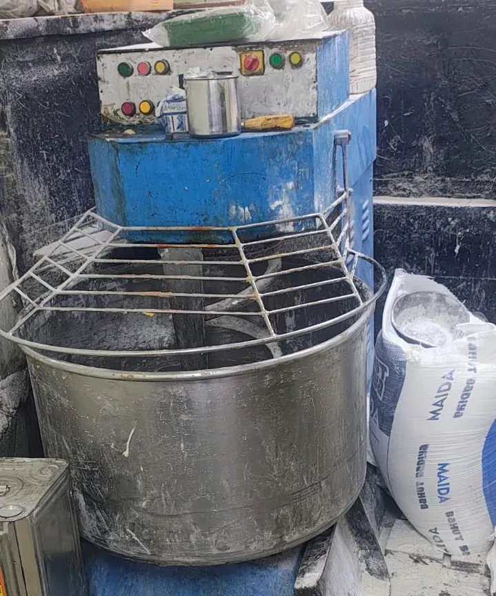 महाराष्ट्र एफडीए की बड़ी कार्रवाई: ₹1.07 करोड़ के असुरक्षित खाद्य पदार्थ जब्त, 8 प्रतिष्ठानों के लाइसेंस निलंबित