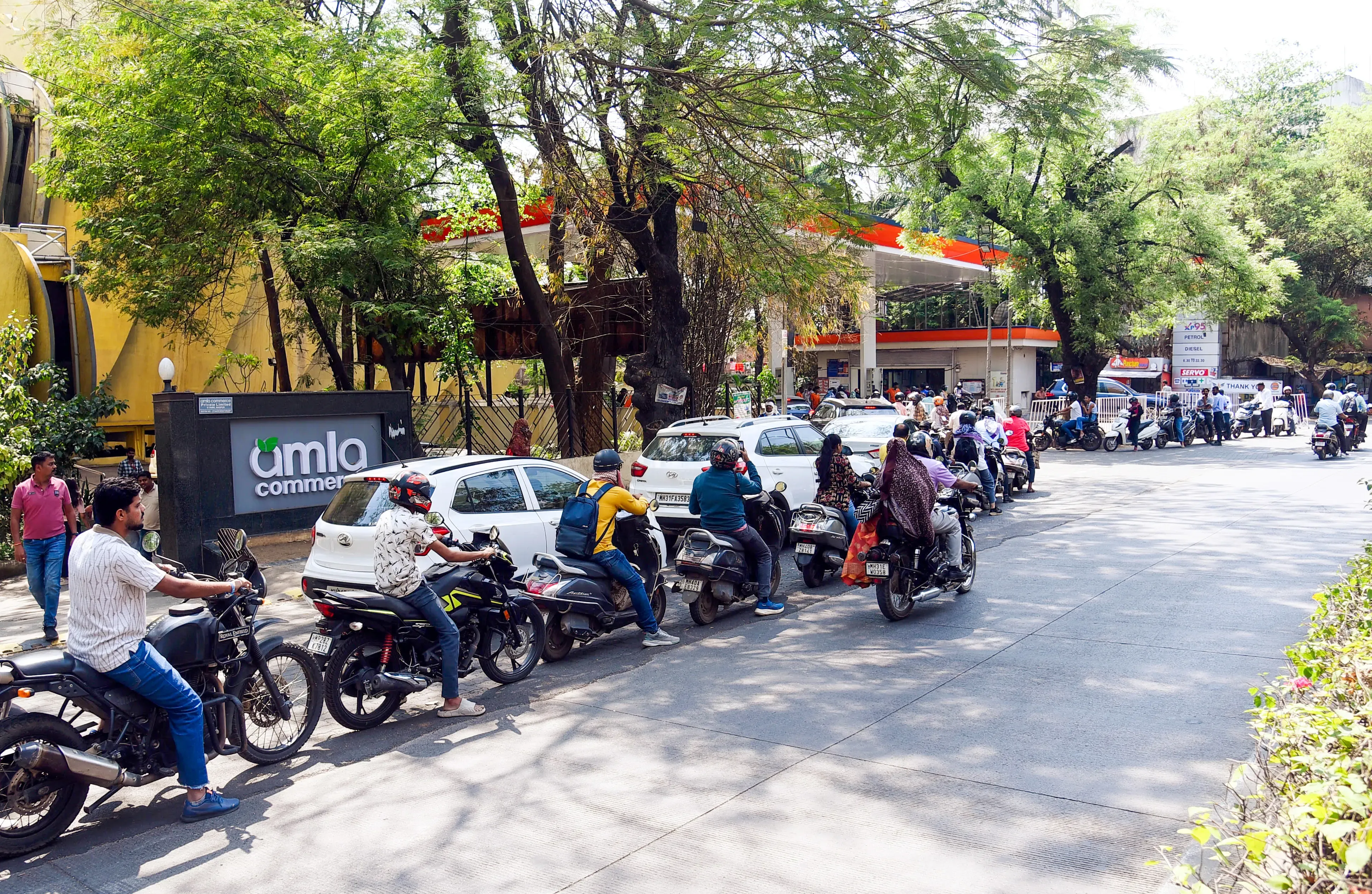 Maharashtra Increases Green Tax to Tackle Air Pollution; Older Vehicles to Face Higher Fees