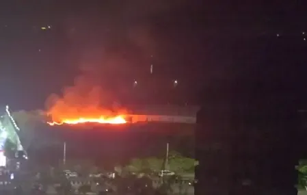 कल्याण के बारावे डंपिंग ग्राउंड में भीषण आग, KDMC की दमकल गाड़ियां मौके पर; धुएं से सांस लेना मुश्किल
