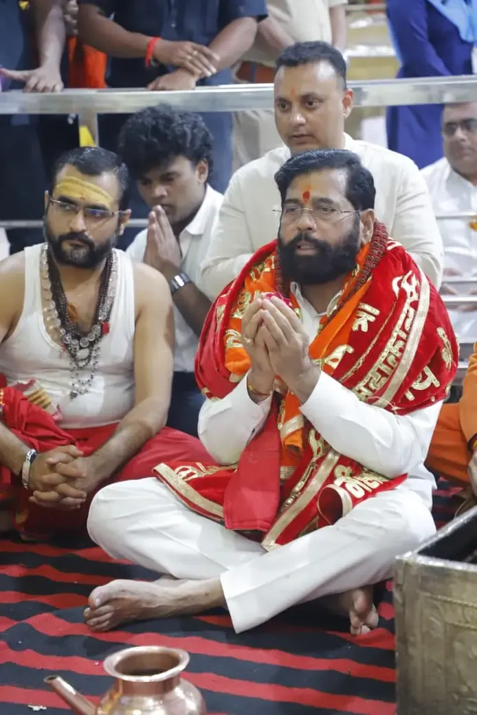 क्या महाराष्ट्र के डिप्टी सीएम शिंदे ने बाबा महाकाल के दर्शन कर प्रधानमंत्री मोदी के लिए आशीर्वाद मांगा?