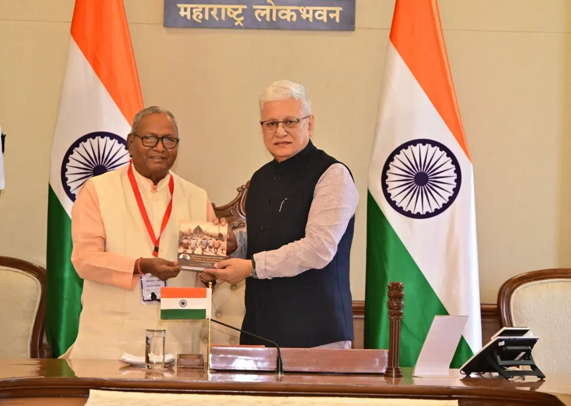महाराष्ट्र राज्यपाल जिष्णु देव वर्मा ने मुंबई में तीन पुस्तकों का विमोचन किया, 'समरसता का तीर्थयात्री' प्रमुख