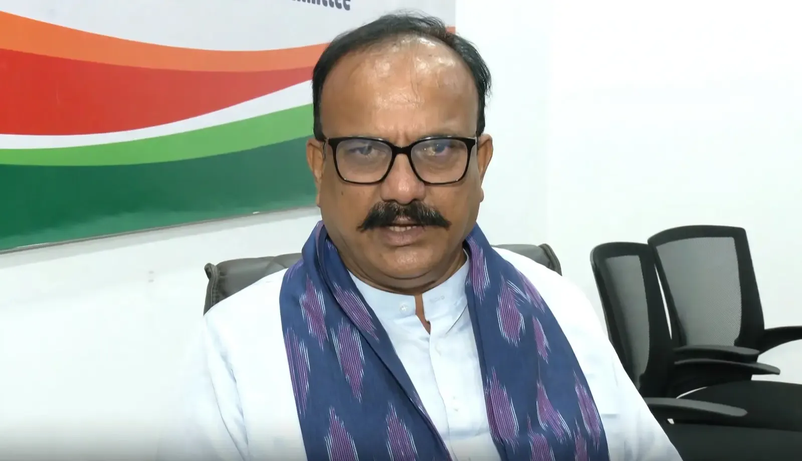 महाराष्ट्र में कानून-व्यवस्था बदहाल: कांग्रेस अध्यक्ष सपकाल का सरकार पर तीखा हमला, किसानों को ₹5,000 को बताया 'जख्म पर नमक'