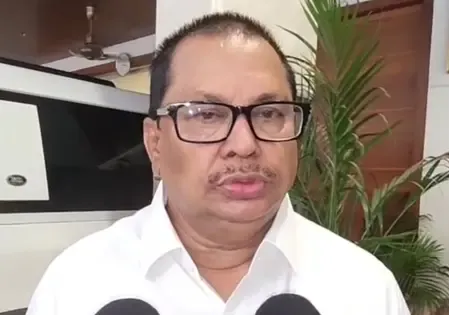 महाराष्ट्र में विधायकों को छह महीने का वेतन किसानों को देना चाहिए : विजय वडेट्टीवार