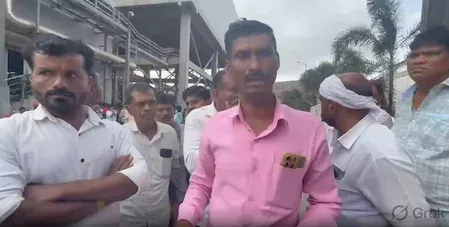 पुणे के मोशी में तीन मंजिला इमारत हादसा: तीन दिन बाद भी मलबा हटाने का काम जारी, पीड़ित परिजन ने लगाया लापरवाही का आरोप