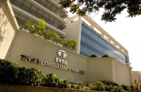 महाराष्ट्र: नासिक आईटी कंपनी में धर्मांतरण मामले में मुख्य आरोपी निदा खान को सस्पेंड किया गया