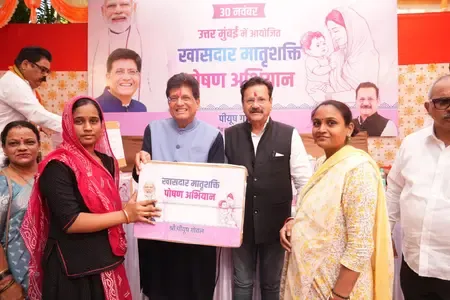 महाराष्ट्र: पीयूष गोयल ने चारकोप में 120 गर्भवती महिलाओं में बांटी पोषण किट