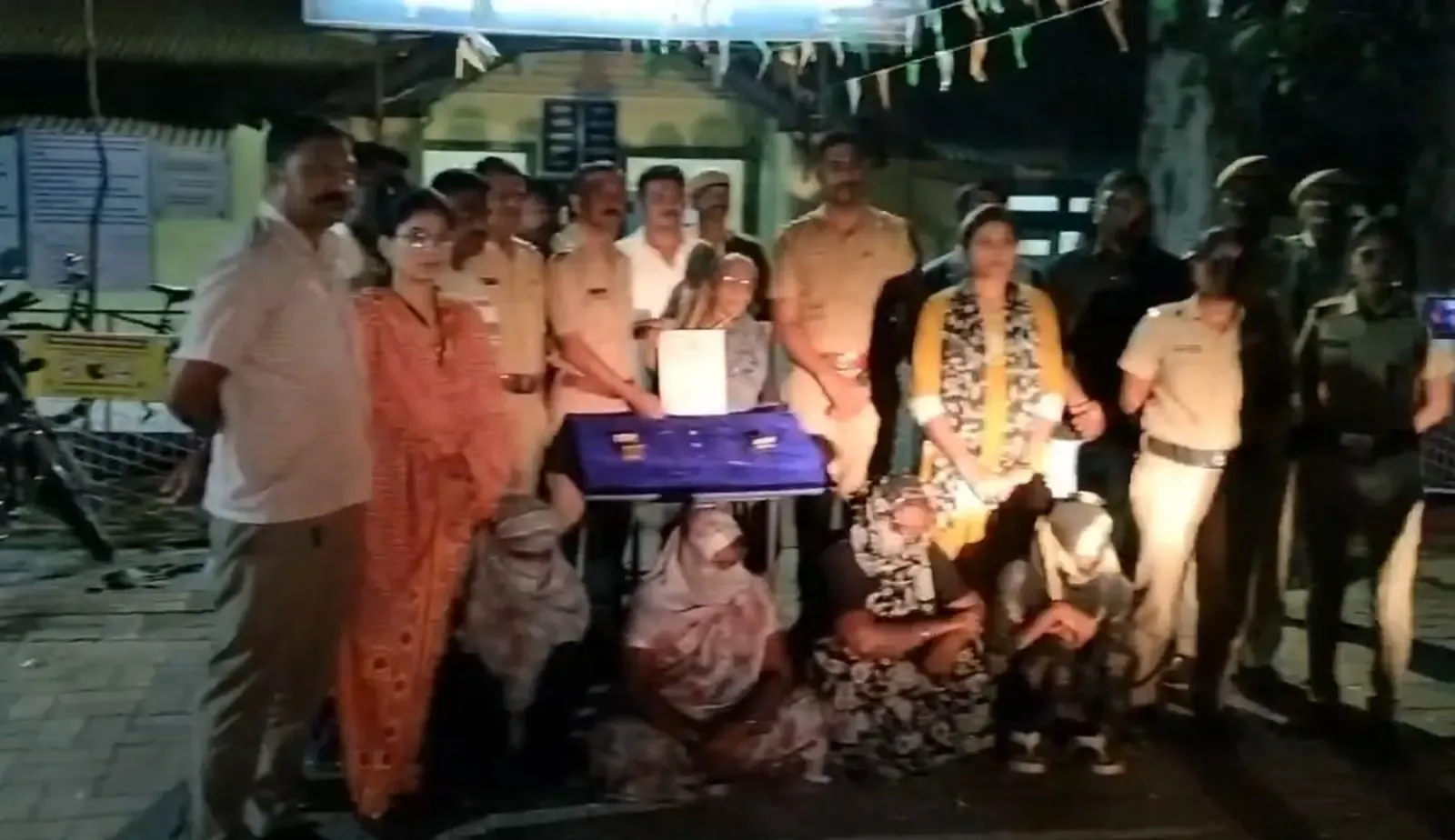 वाशिम: एसटी बस में बुजुर्ग महिला से ₹1.5 लाख के गहने चुराने वाली 4 महिला चोर गिरफ्तार, सामान बरामद