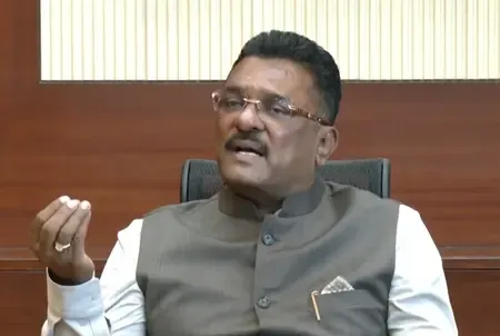 महाराष्ट्र सरकार का नया फैसला: रिक्शा-टैक्सी चालकों के लिए मराठी अनिवार्य, यूनियन ने किया विरोध