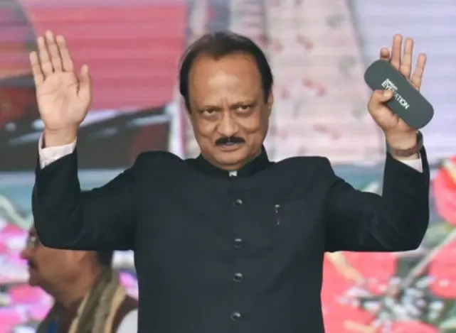 क्या उपमुख्यमंत्री अजित पवार ने घायल व्यक्ति की मदद के लिए काफिला रोका?