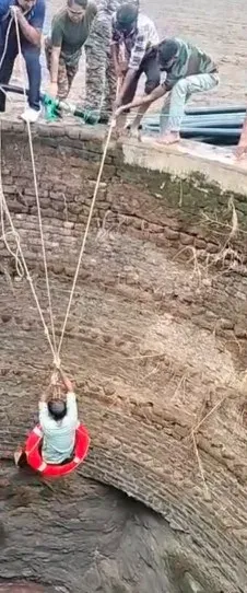 वर्धा NCC कैंप के पास कुएं में 18 घंटे फंसे व्यक्ति को थर्ड महाराष्ट्र बटालियन ने बचाया
