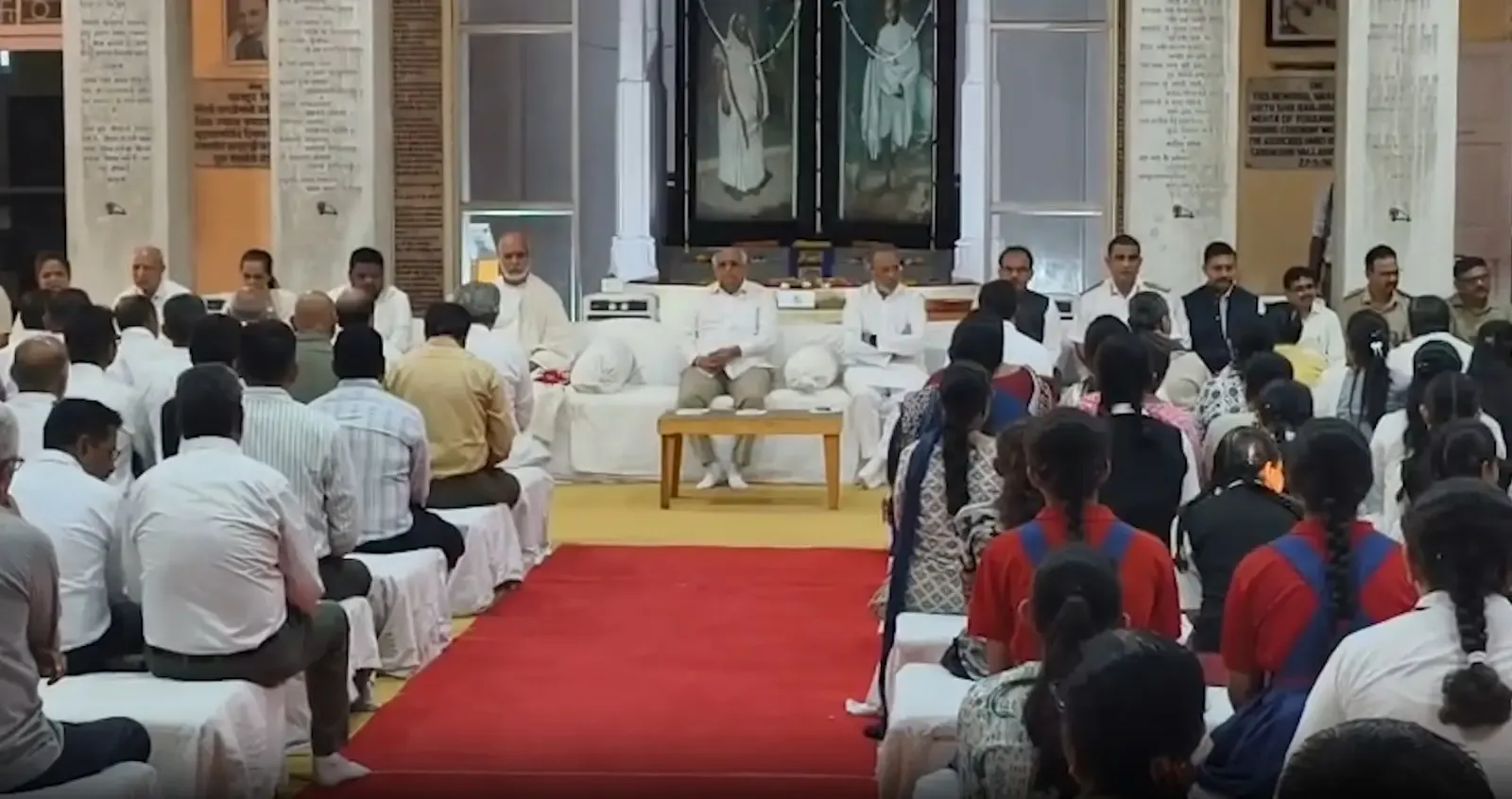 गांधी जयंती 2026: पोरबंदर के कीर्तिमंदिर में सर्वधर्म प्रार्थना सभा, सीएम भूपेंद्र पटेल ने अर्पित की पुष्पांजलि