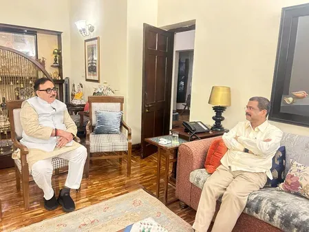 महेंद्र नाथ पांडेय ने धर्मेंद्र प्रधान से की मुलाकात, कहा- पद नहीं, आचरण से बड़े नेता हैं
