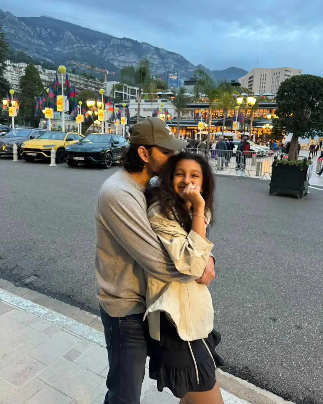 Has Mahesh Babu's daughter Sitara warned about fake accounts?