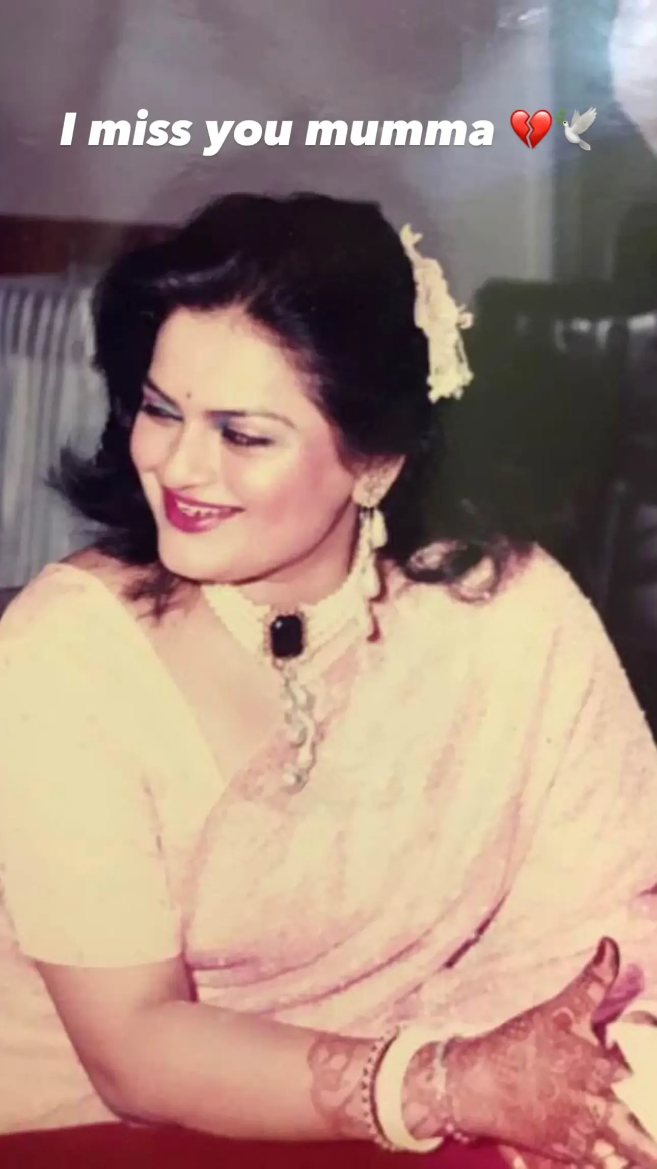 Did Mahesh Manjrekar's son Satya express his grief for his late mother?