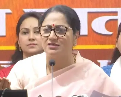 महिला आरक्षण पर सीएम रेखा गुप्ता का स्पष्ट आरोप: 'विपक्ष परिवारवाद की राजनीति कर रहा है'